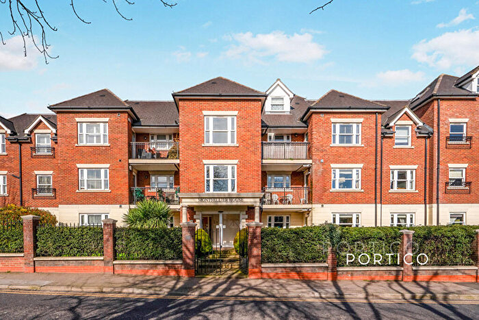 2 Bedroom Flat To Rent In Manor Road, Chigwell, IG7