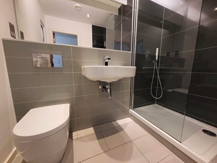 2 Bedroom Apartment To Rent In Apt . :: Ice Plant, M4