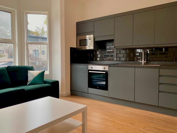 1 Bedroom Flat To Rent In Basingstoke Roads, Reading, RG2