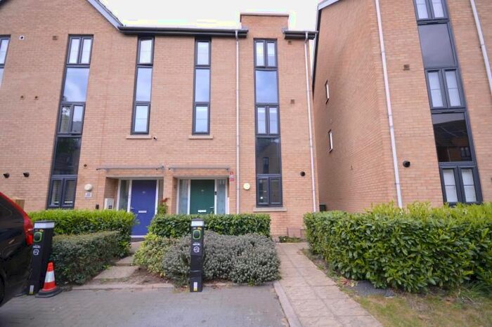 4 Bedroom Semi-Detached House To Rent In Stephen Jewers Gardens, Barking And Dagenham, IG11