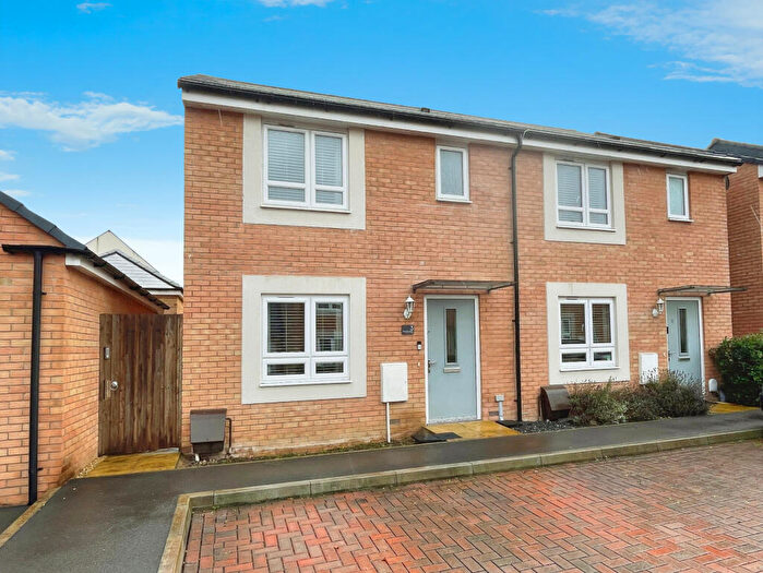 3 Bedroom Semi-Detached House For Sale In Yarrow Close, Lyde Green, Bristol, South Gloucestershire, BS16