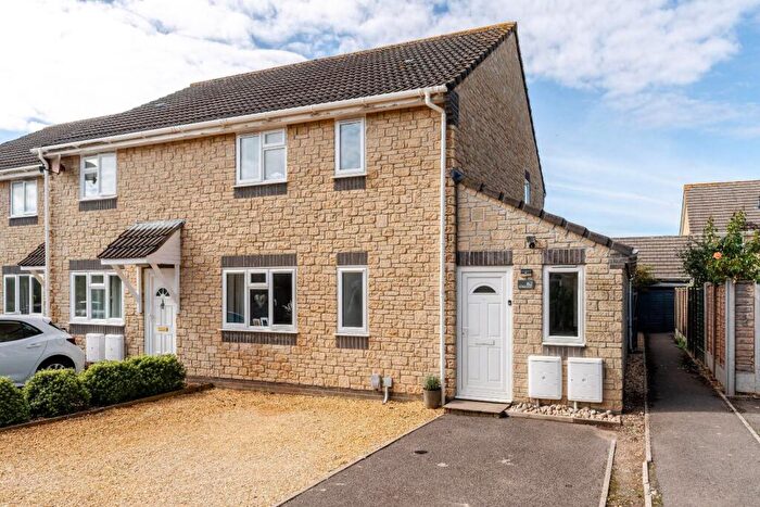 3 Bedroom End Of Terrace House For Sale In Stylish Family Home In Yatton's Popular North End, BS49