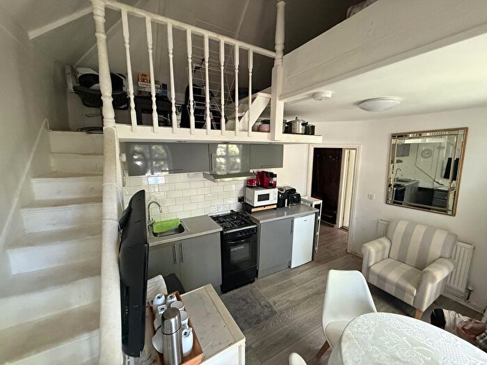 2 Bedroom Cottage To Rent In Lee High Road, London, SE13