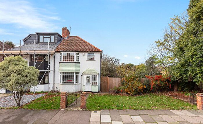 3 Bedroom Semi Detached House For Sale In Begbie Road, London, SE3