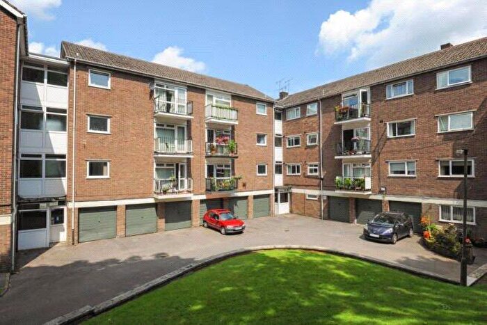 2 Bedroom Flat For Sale In Ladies Spring Drive, Sheffield, South Yorkshire, S17