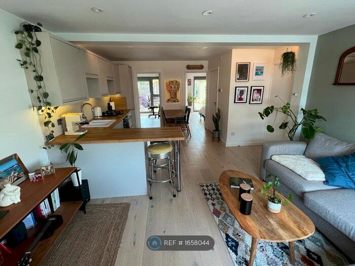 2 Bedroom Flat To Rent In Glyn Road, London, E5