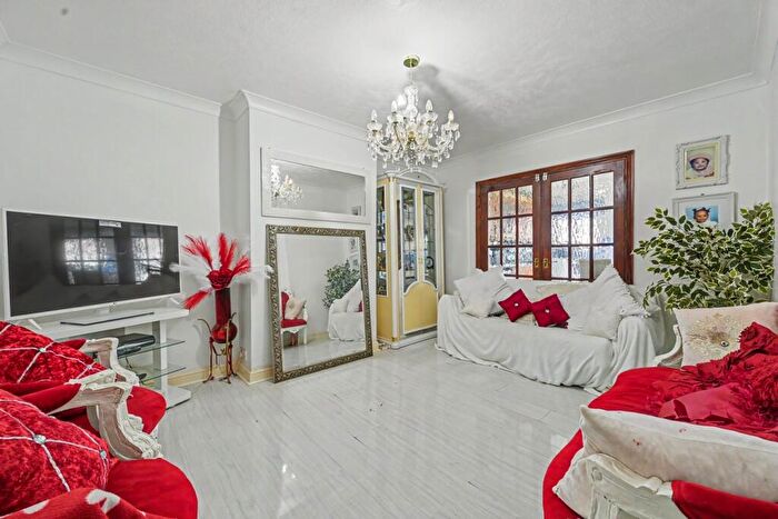 3 Bedroom Terraced House For Sale In Dawpool Road, London, NW2
