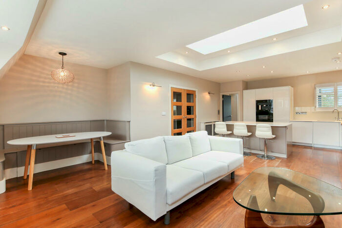 2 Bedroom Apartment To Rent In Elm Park Gardens, Chelsea, SW10