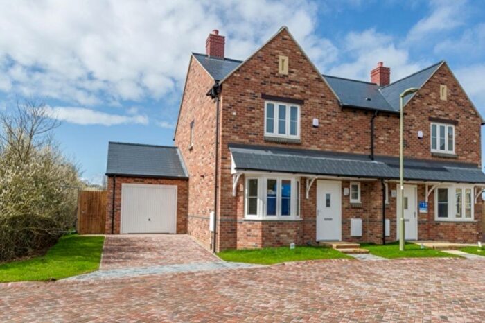 3 Bedroom Semi-Detached House To Rent In Blackberry, Woodstock, Oxfordshire, OX20