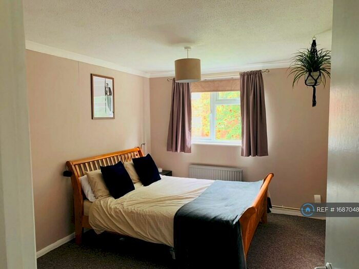 1 Bedroom Flat To Rent In Prospect Terrace, Newcastle-Under-Lyme, ST5