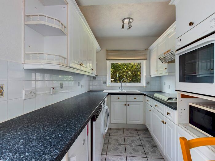 2 Bedroom Bungalow To Rent In Arlington Gardens, Brighton, BN2