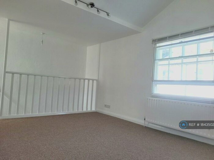 1 Bedroom Flat To Rent In Cross Street, Hove, BN3