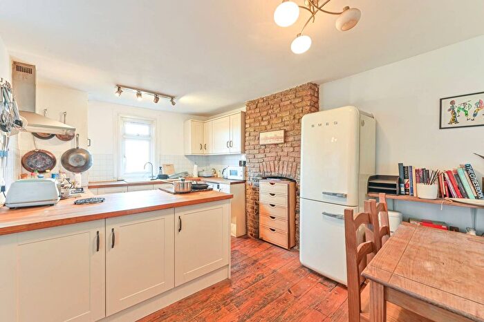 2 Bedroom Flat To Rent In .Acre Lane, Brixton, London, SW2