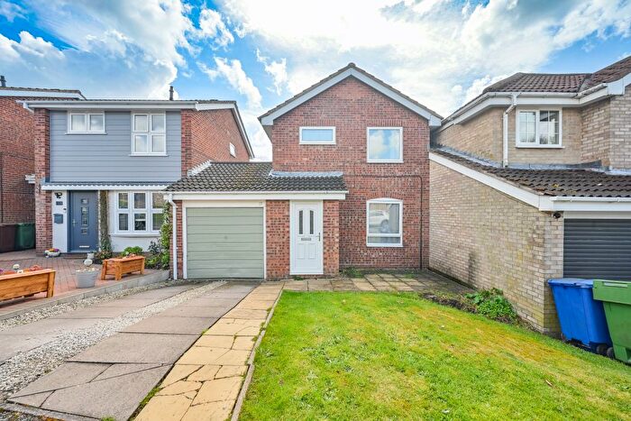 3 Bedroom Link Detached House For Sale In Fairfield Close, Heath Hayes, WS12