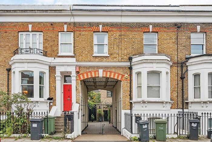 2 Bedroom Flat For Sale In Wincott Street, Kennington, London, SE11
