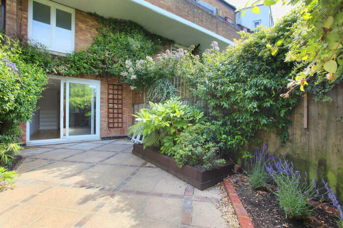 3 Bedroom Maisonette To Rent In Sunbury Lane, Battersea, London, SW11