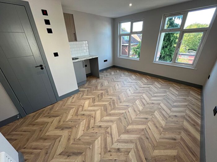 Studio To Rent In Finchley Road, London, NW11