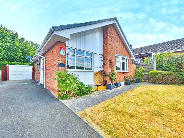 2 Bedroom Bungalow For Sale In Deepdale Close, Burton-On-Trent, DE15