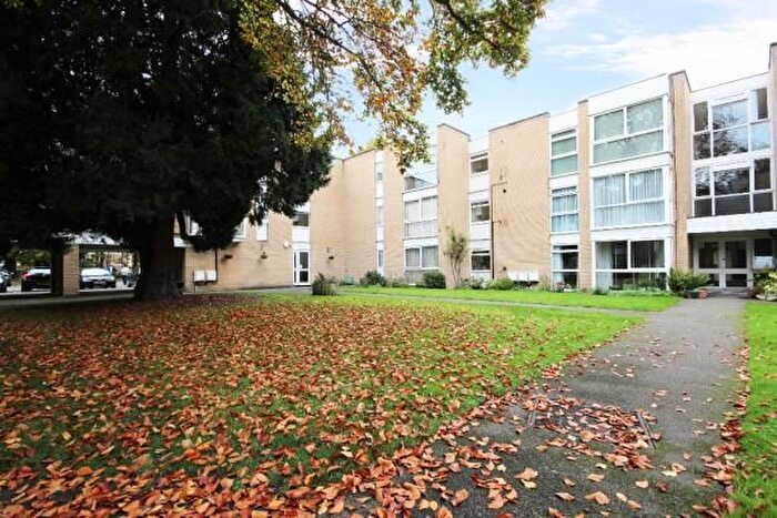 1 Bedroom Flat To Rent In Winchester Close, Enfield, EN1