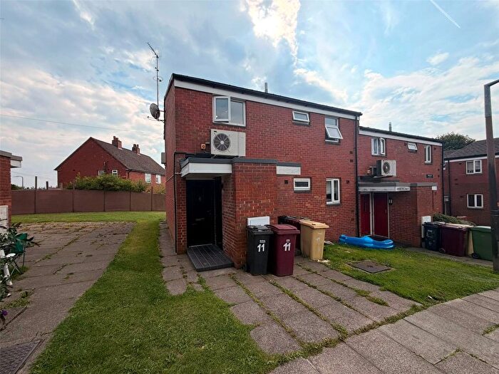 2 Bedroom Flat To Rent In Kemble Close, Horwich, Bolton, Greater Manchester, BL6
