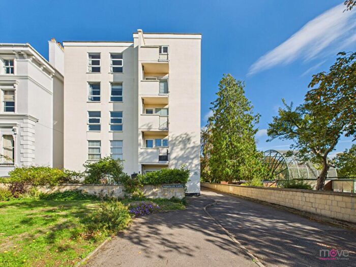 2 Bedroom Flat For Sale In Evesham Road, Cheltenham, GL52