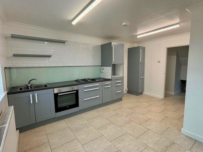 2 Bedroom Maisonette To Rent In Dochdwy Road, Llandough, CF64