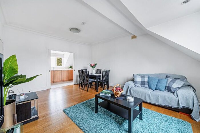 3 Bedroom Flat To Rent In Warwick Road, Ealing, London, W5