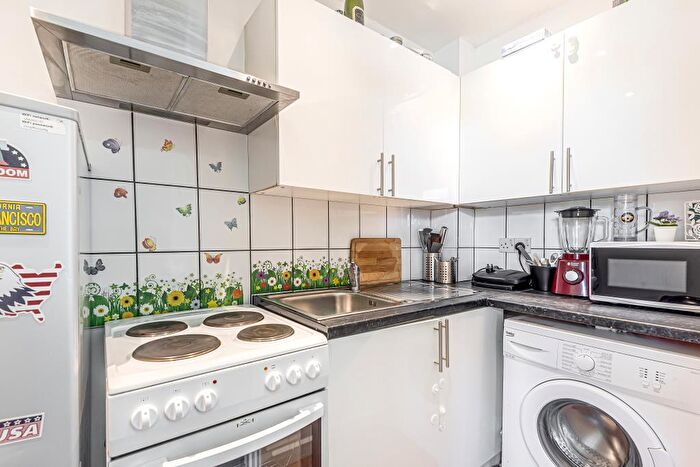 1 Bedroom Maisonette To Rent In Dene Gardens, Stanmore, HA7