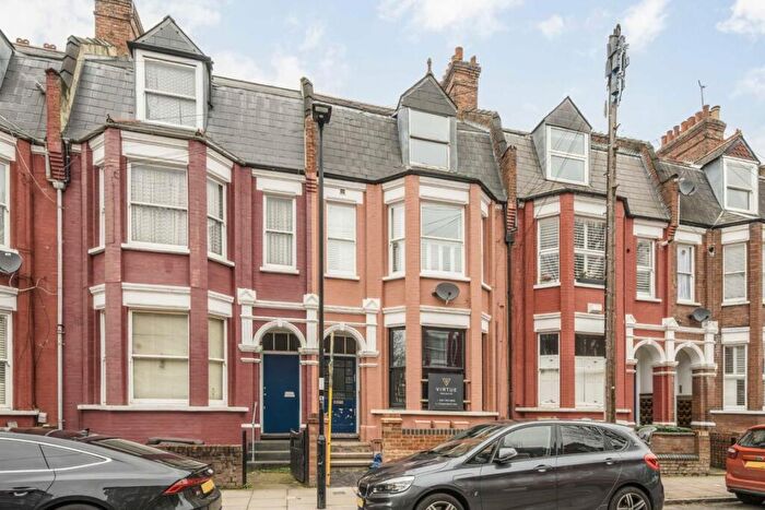 2 Bedroom Flat For Sale In Birnam Road, London, N4