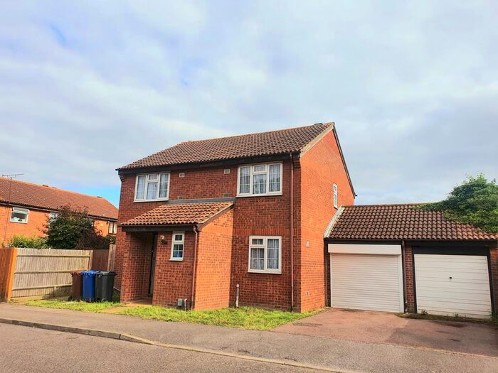 4 Bedroom Detached House To Rent In Felcon Avenue, Grays, RM17