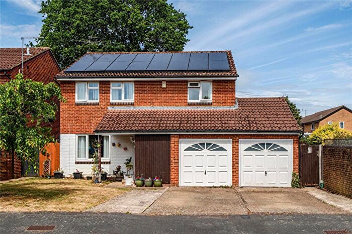 4 Bedroom Detached House For Sale In Tregarth Place, Woking, Surrey, GU21