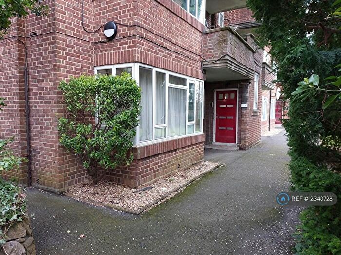 3 Bedroom Flat To Rent In Totteridge Road, High Wycombe, HP13
