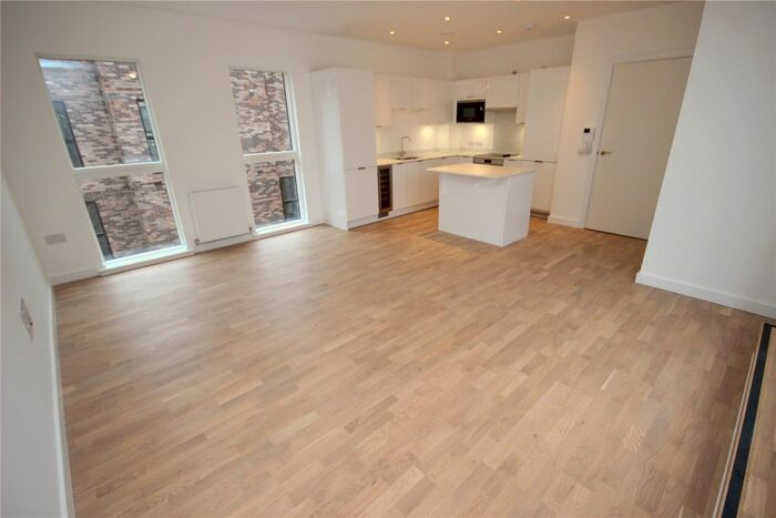3 Bedroom Town House To Rent In Lockgate Mews, Manchester, M4