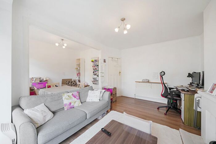 2 Bedroom Maisonette To Rent In Cavendish Avenue, West Ealing, W13