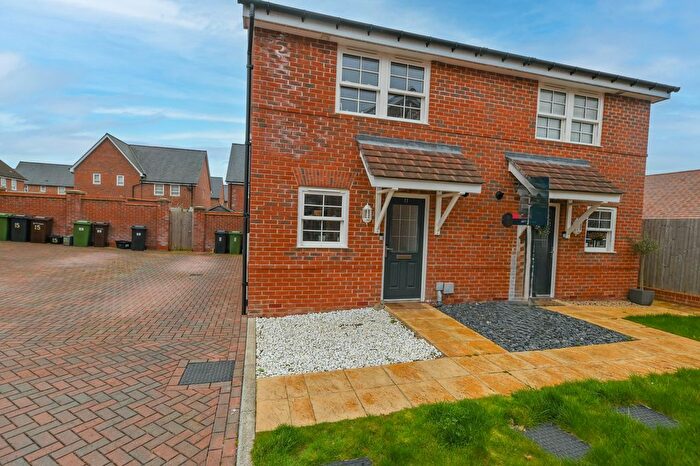 2 Bedroom Semi-detached House For Sale In Pakenham Road, Waterlooville, PO7