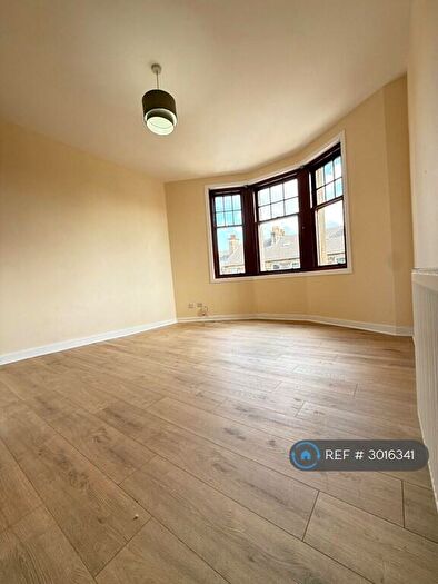 2 Bedroom Flat To Rent In Causeyside Street, Paisley, PA1
