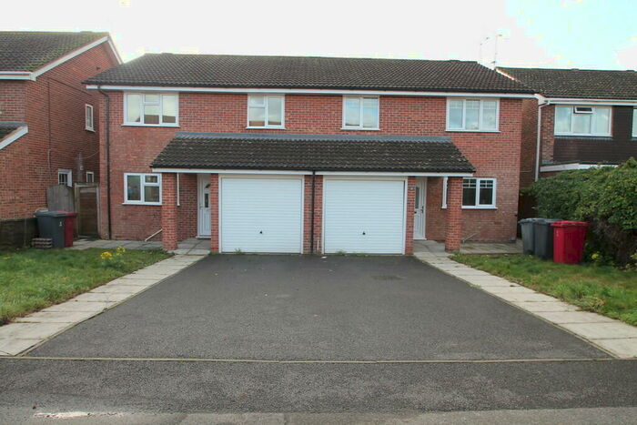 4 Bedroom Semi-Detached House To Rent In Tyle Road, Tilehurst, Reading, RG30