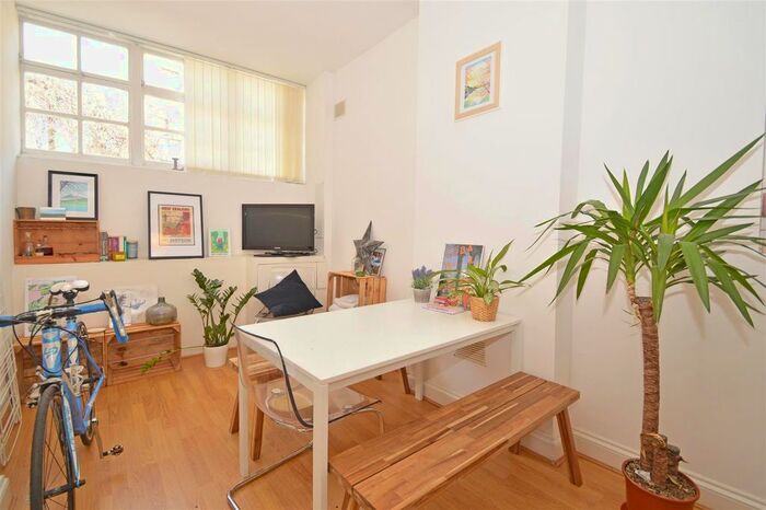 2 Bedroom Flat To Rent In Sylvester Path, London, E8