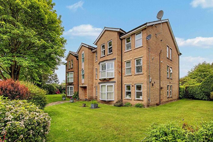 2 Bedroom Flat For Sale In Woodridings The Firs, Bowdon, WA14