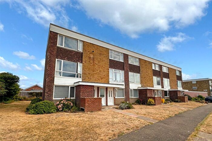 2 Bedroom Maisonette For Sale In Overstrand Avenue, Rustington, Littlehampton, West Sussex, BN16