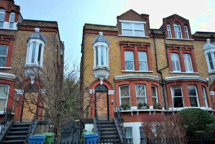 2 Bedroom Flat To Rent In The Gardens East Dulwich, SE22