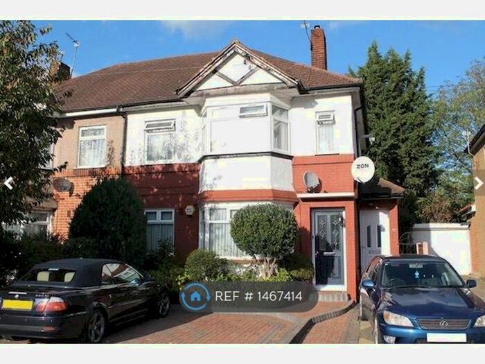 2 Bedroom Flat To Rent In Green Street, Enfield, EN3