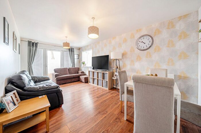 2 Bedroom Flat For Sale In North Crockerford, Vange, Basildon, SS16