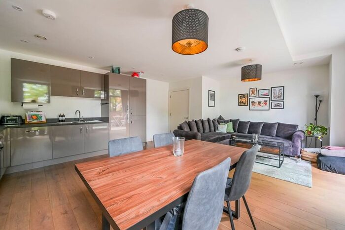 1 Bedroom Flat To Rent In Amelia Street, Elephant And Castle, London, SE17