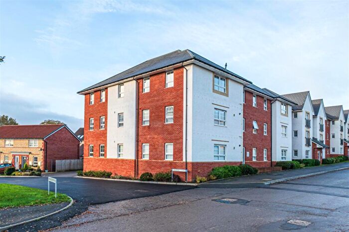 2 Bedroom Flat For Sale In Gainey Gardens, Chippenham, SN15
