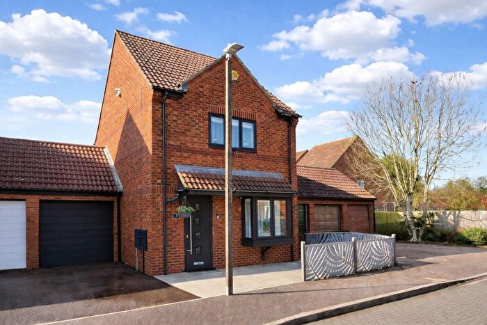 3 Bedroom Detached House For Sale In Tredington Grove, Caldecotte, Milton Keynes, MK7
