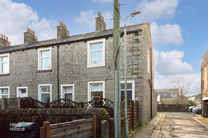3 Bedroom End Terrace House For Sale In Railway Street, Barnoldswick, BB18