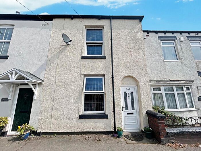 2 Bedroom Cottage To Rent In Chorley Road, Westhoughton, BL5