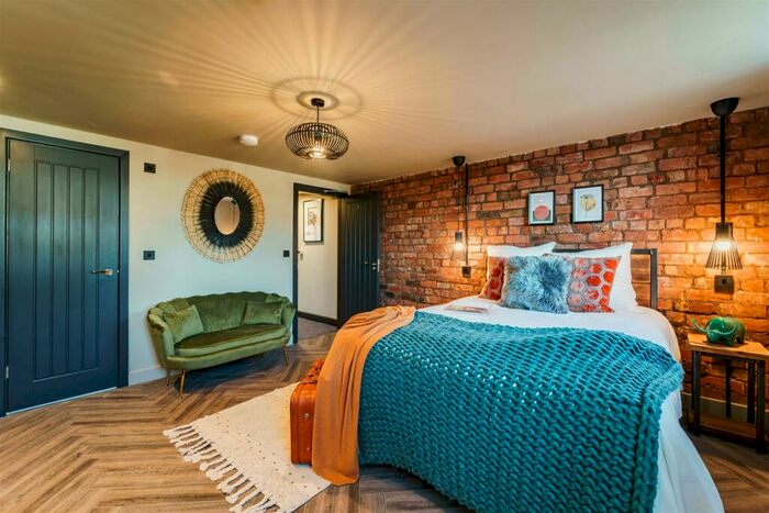 Studio To Rent In Allesley Old Road, Coventry, CV5