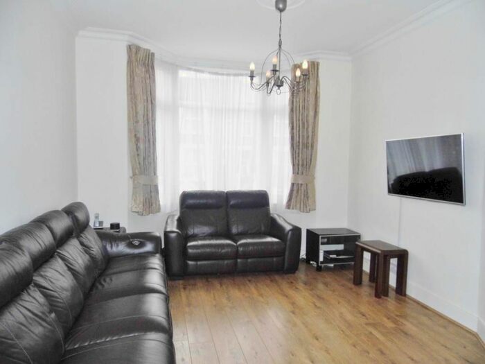 3 Bedroom Detached House To Rent In Glebe Road, Finchley, London, N3